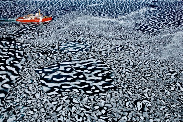 Louis-Saint-Laurent icebreaker in Resolute Bay, Nunavut Territory, Canada (74°42' N - 95°18' W).