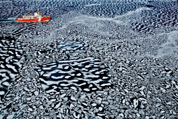 Louis-Saint-Laurent icebreaker in Resolute Bay, Nunavut Territory, Canada (74°42' N - 95°18' W).